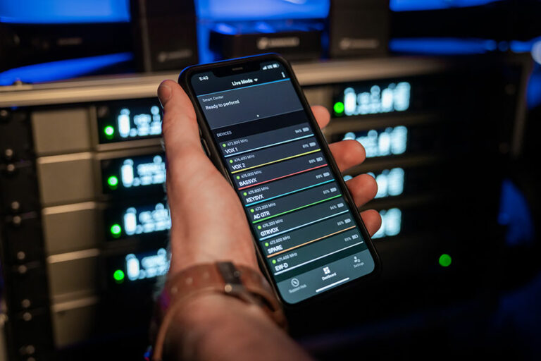 Die Smart Assist App führt die Anwender durch die Einrichtung ihres kabellosen Mikrofonsystems. © Sennheiser